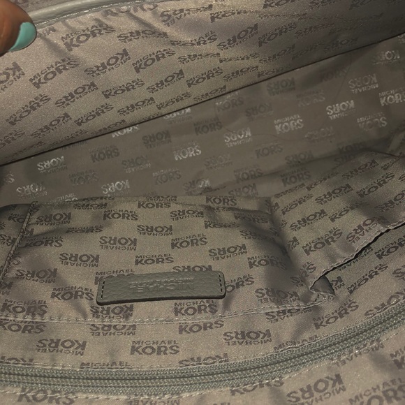 Michael Kors Jet Set Large in Grey - Picture 4 of 6